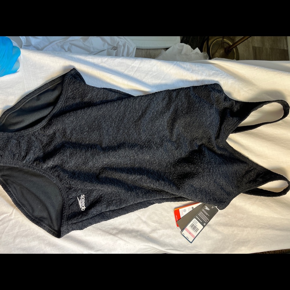 NWT. Womens size 10 Speedo one piece bathing suit